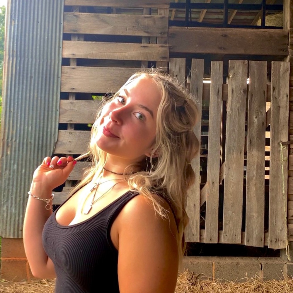 Meet your Posher, Leena